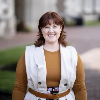 Headshot of Elizabeth Eikmann
